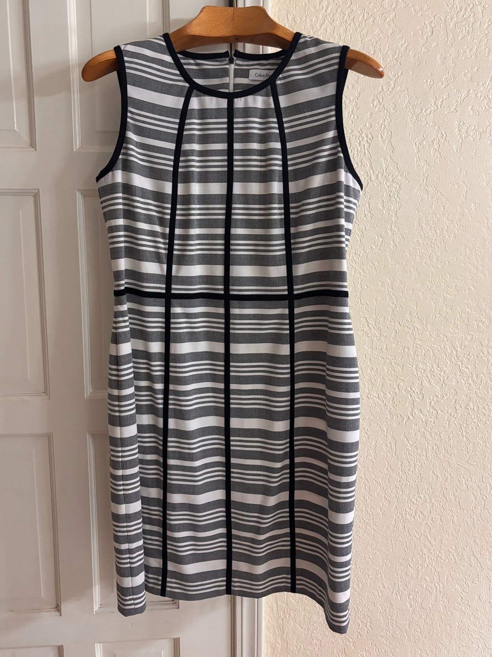 Calvin Klein Black & White Textured Midi Sleeveless Sheath Shift Dress - 14